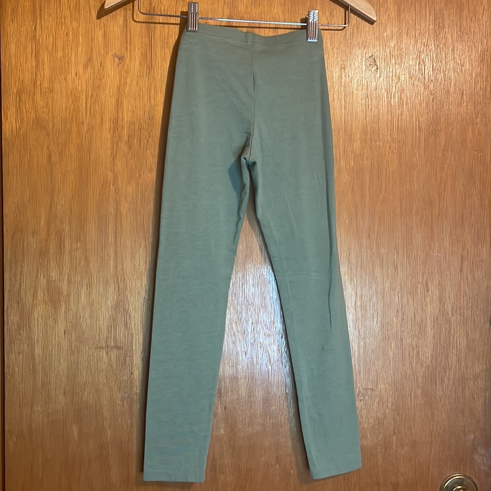 •OLD NAVY•ARMY GREEN LOGO LEGGINGS IN SIZE 8 "BUILT IN TOUGH" COLLECTION - Picture 6 of 6